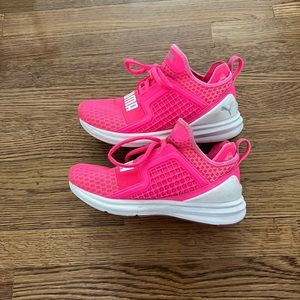 Womens slightly used pink pumas